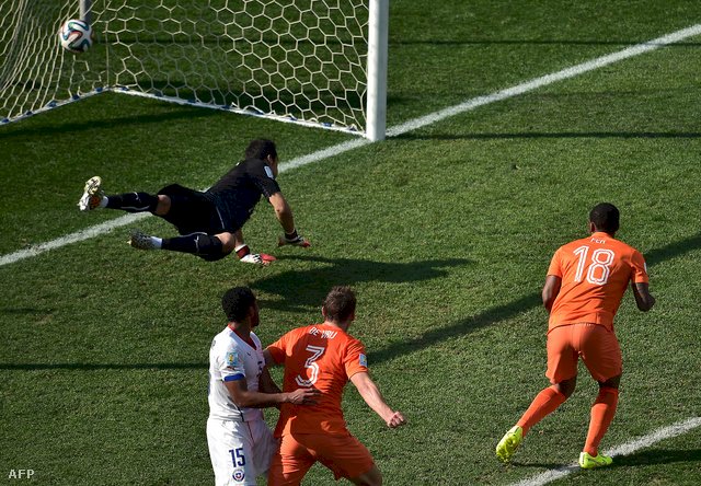 CM de fotbal: Olanda învinge Chile, scor de 2-0 şi încheie grupa B pe primul loc