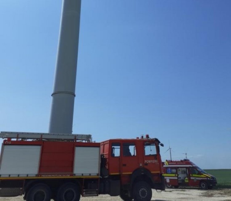 Un muncitor a murit după ce a rămas blocat într-o turbină eoliană din Chirnogeni