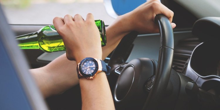 Ce riscă șoferii prinși drogați sau beți la volan?