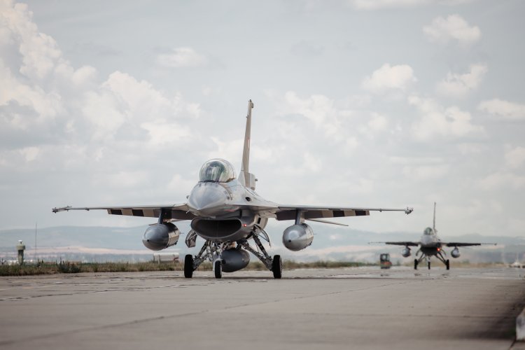 Trei avioane F-16 cumpărate de România din Norvegia au sosit la Câmpia Turzii